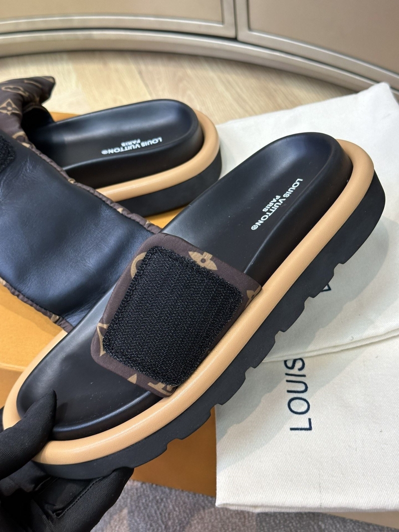 l0vis Vvtt0n slippers